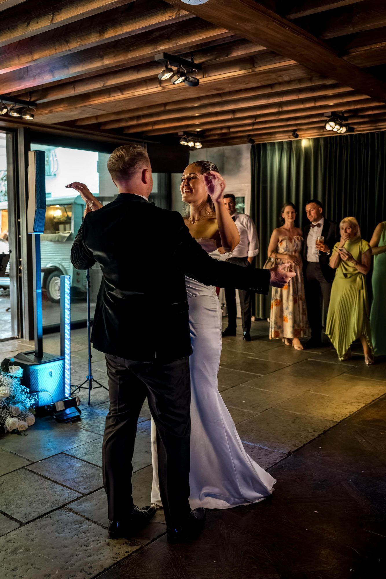 Joshua & Victoria, Le Petit Chateau