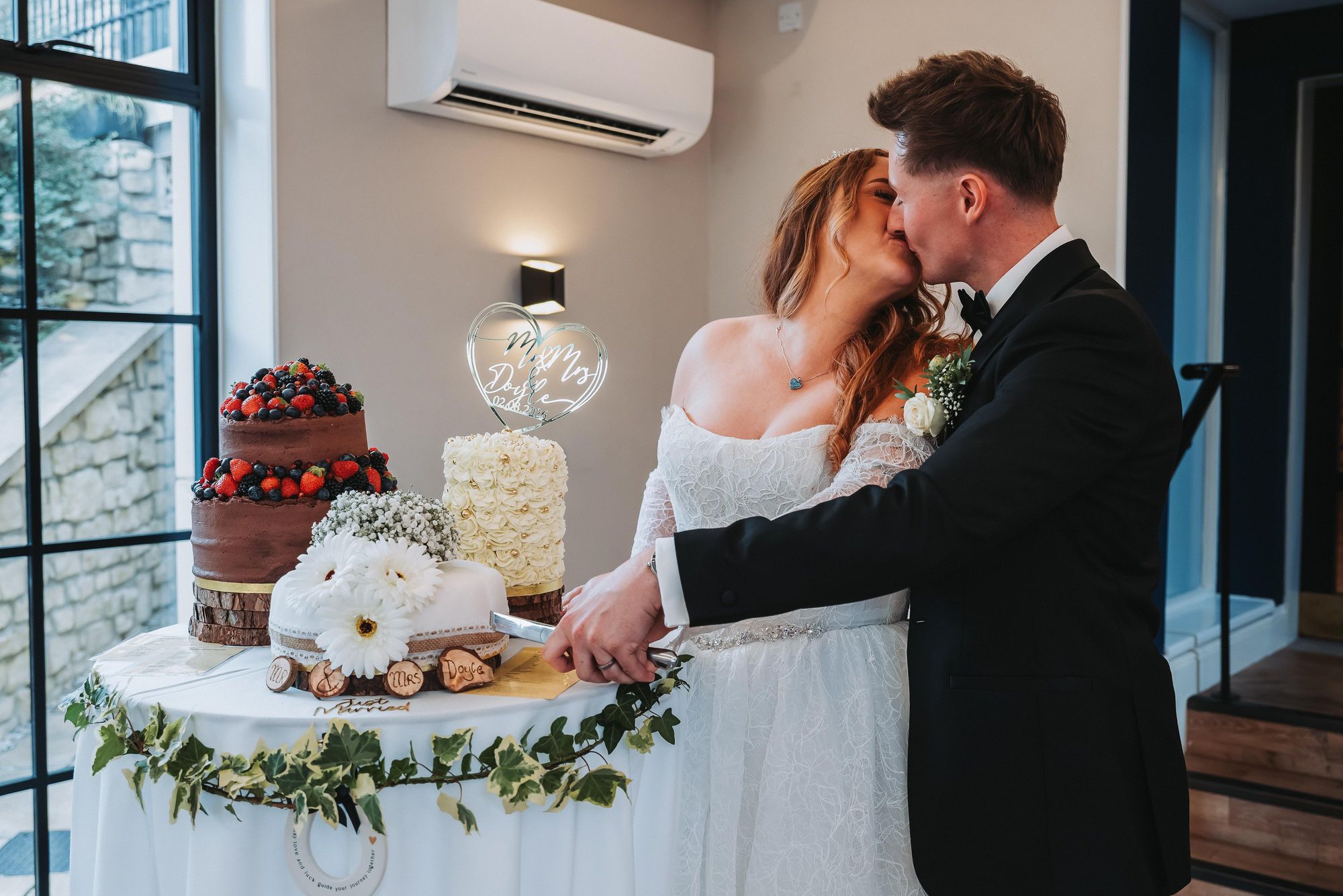 Tom & Hollie, The Pear Tree